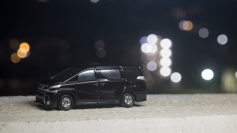 Illustration for article titled Land of the Rising Sun-Day: Tomica Toyota Hiace (feat. Vellfire)